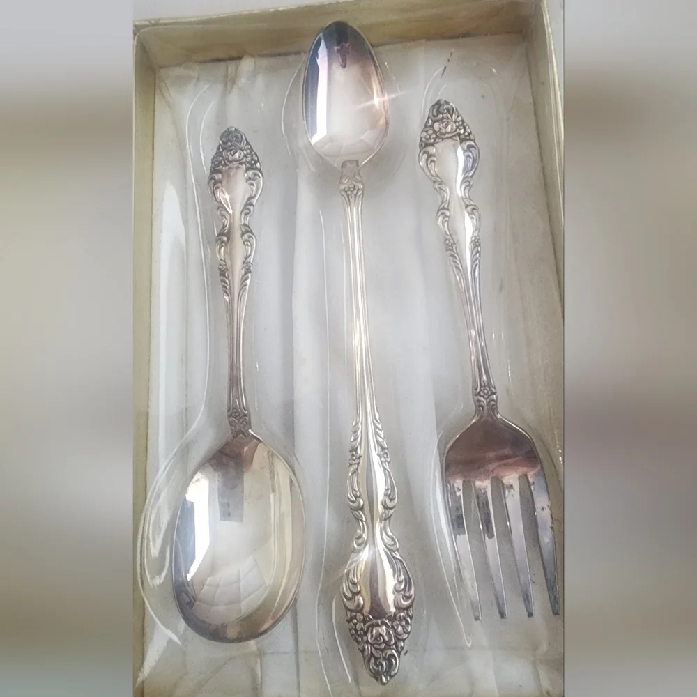 1881 Rogers 3 Piece Baby‎ Set Baroque Rose By Oneida Silver Plated Original Box